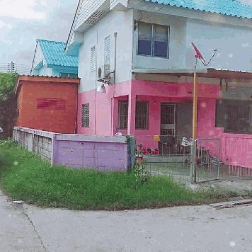 ให้เช่า บ้านแฝด 2ชั้น ซ.วัดไร่กล้วย ต.สุรศักดิ์ อ.ศรีราชา จ.ชลบุรี 25 ตร.ว. พร้อมเฟอร์ เช่า 4500 บาท